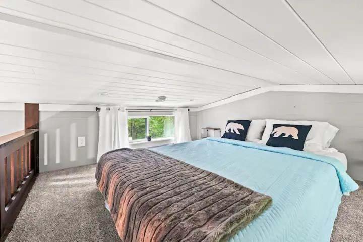 Вилла Crescent Moon Cabin Севьервилл Экстерьер фото