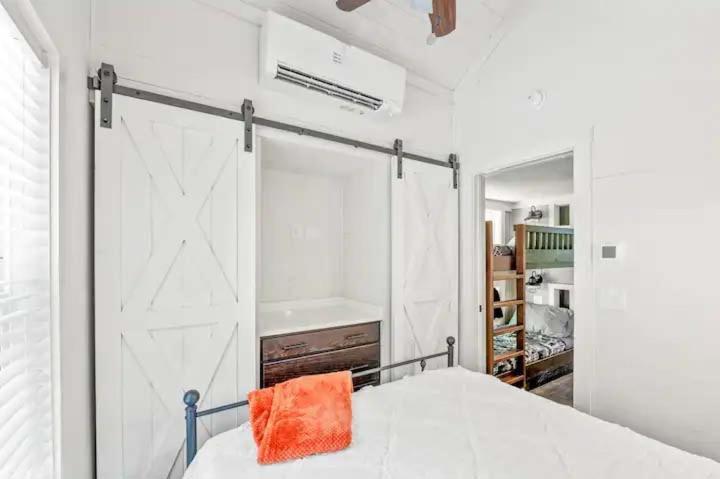 Вилла Crescent Moon Cabin Севьервилл Экстерьер фото