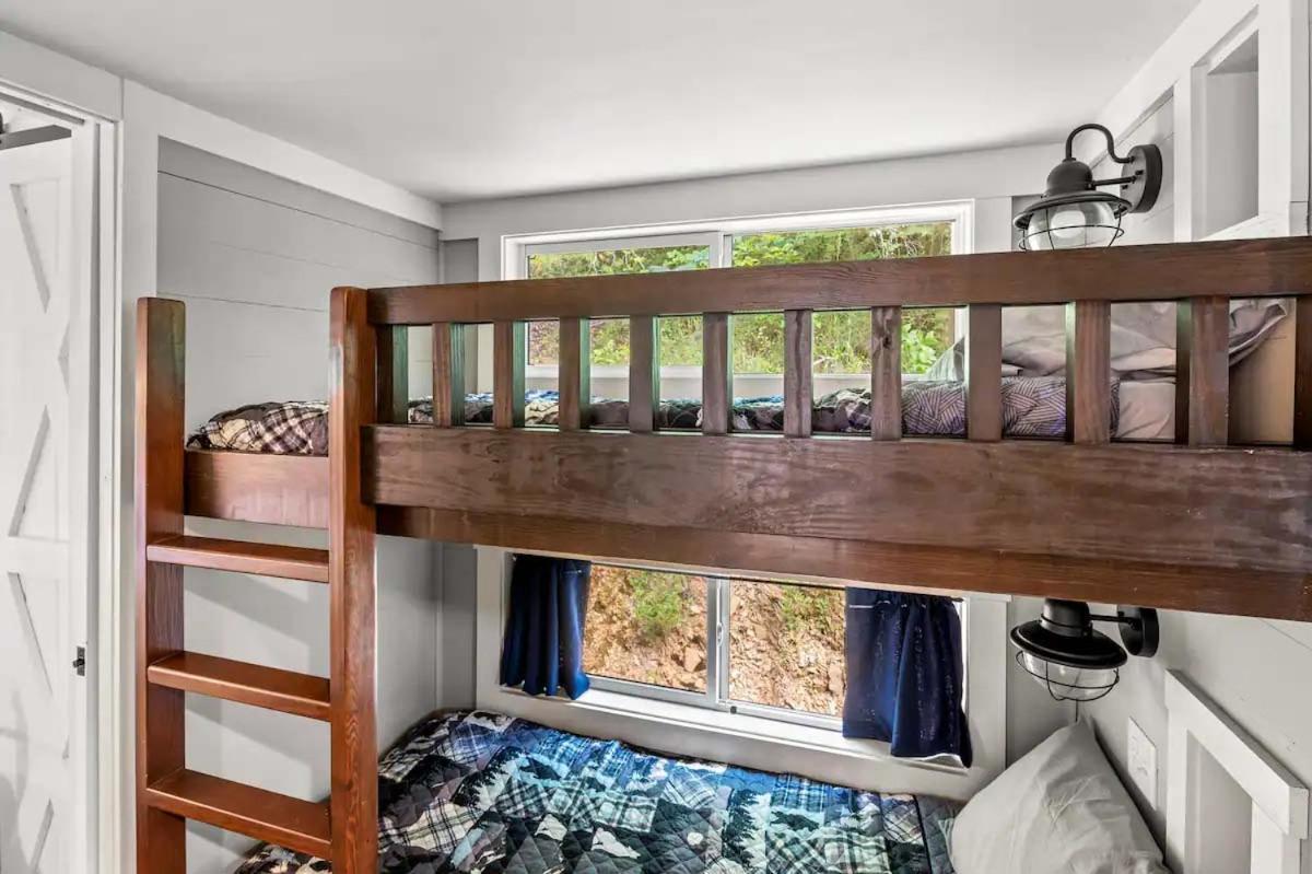 Вилла Crescent Moon Cabin Севьервилл Экстерьер фото